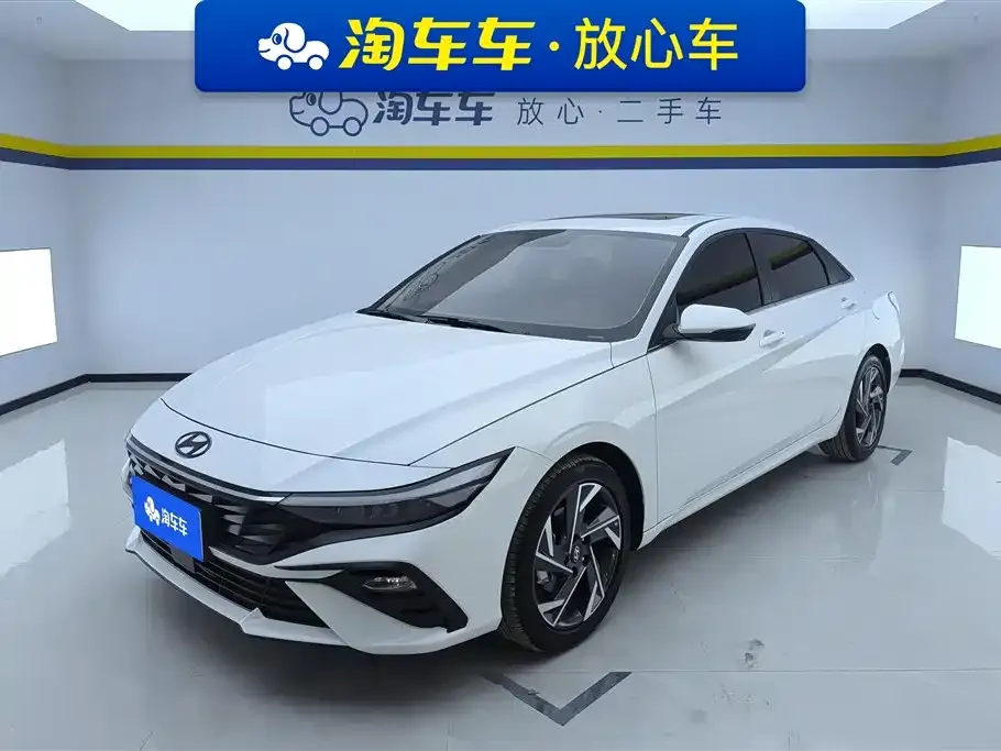 Hyundai Elantra — фото 1