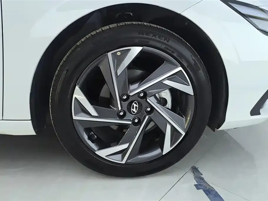 Hyundai Elantra — фото 9