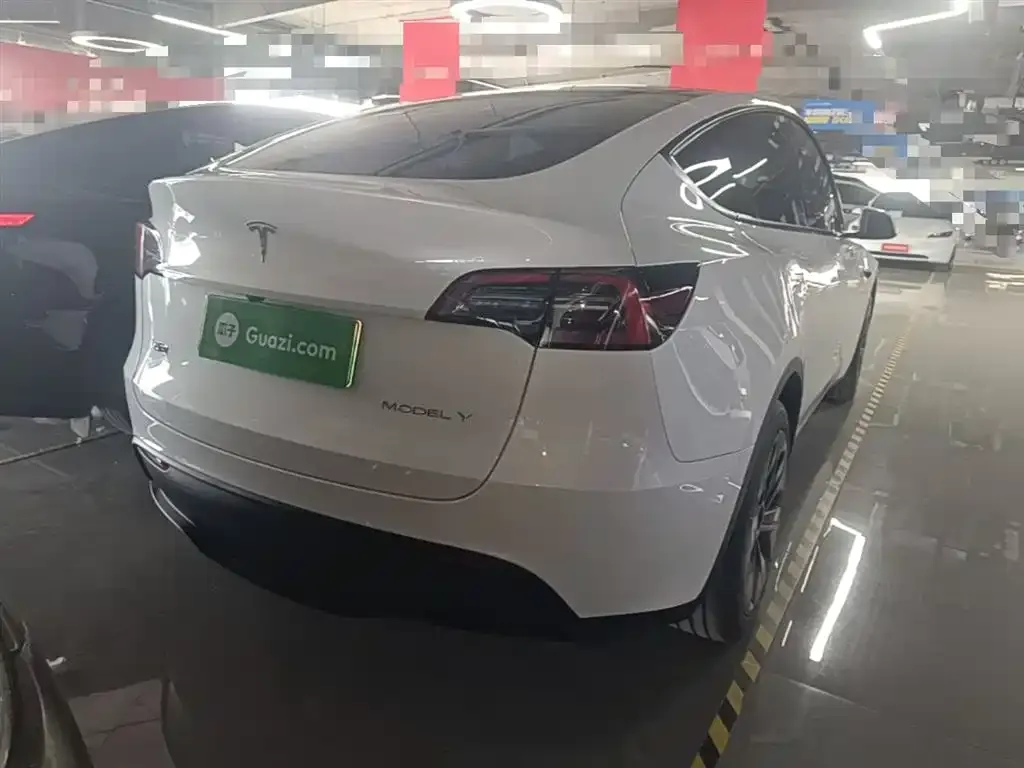 Tesla Model Y — фото 6
