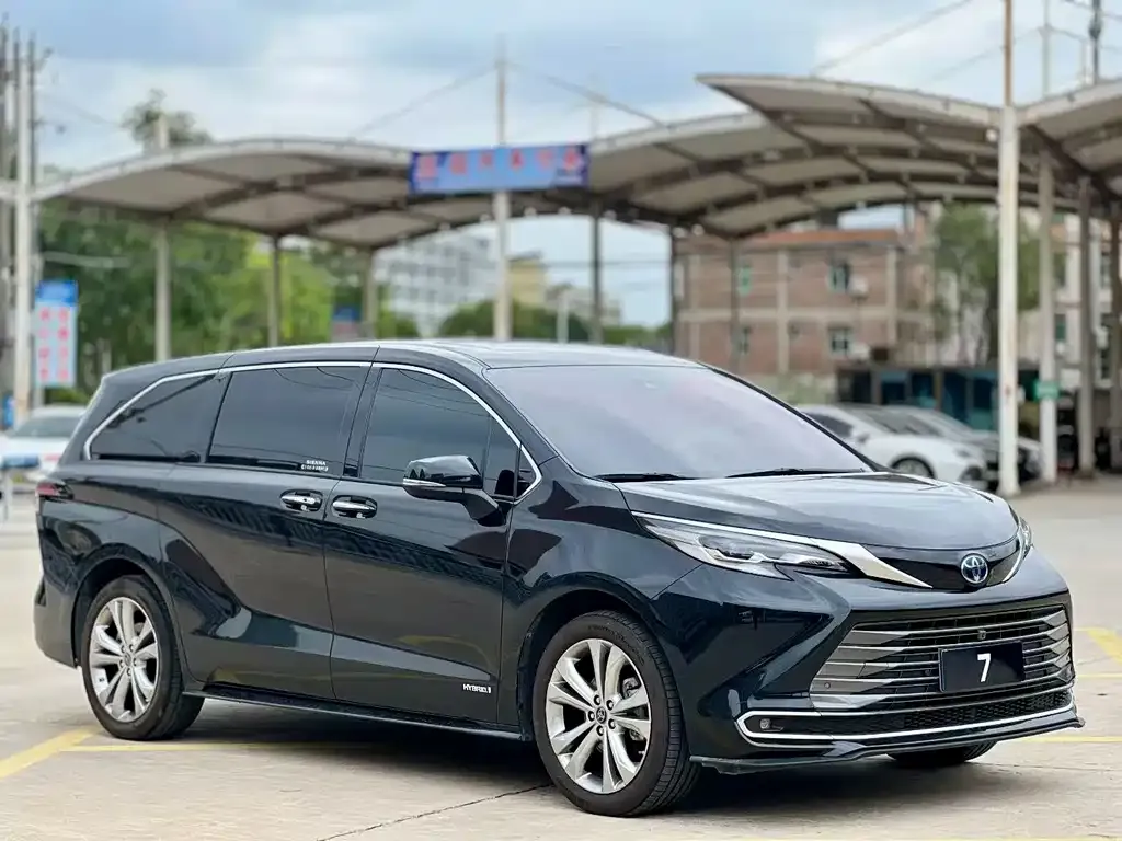 Toyota Sienna — фото 4