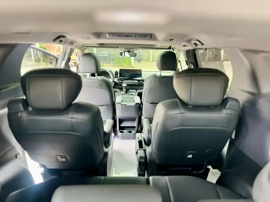 Toyota Sienna — фото 7