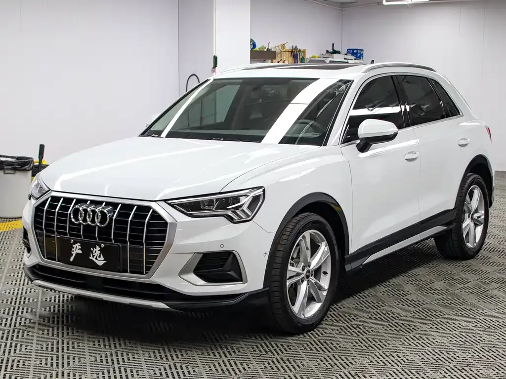 Audi Q3 — фото 1