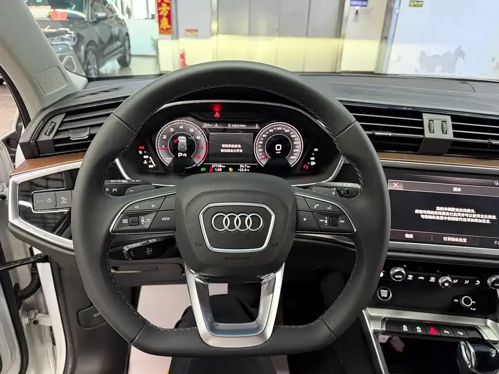 Audi Q3 — фото 10