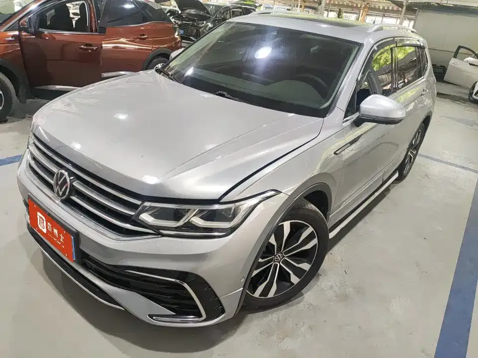 Volkswagen Tiguan L — фото 1