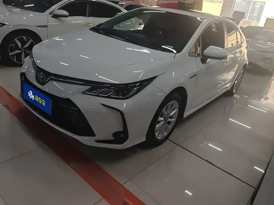Toyota Corolla — фото 1