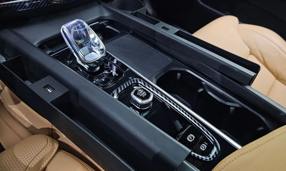 Volvo XC60 2023 из KR, фото 8