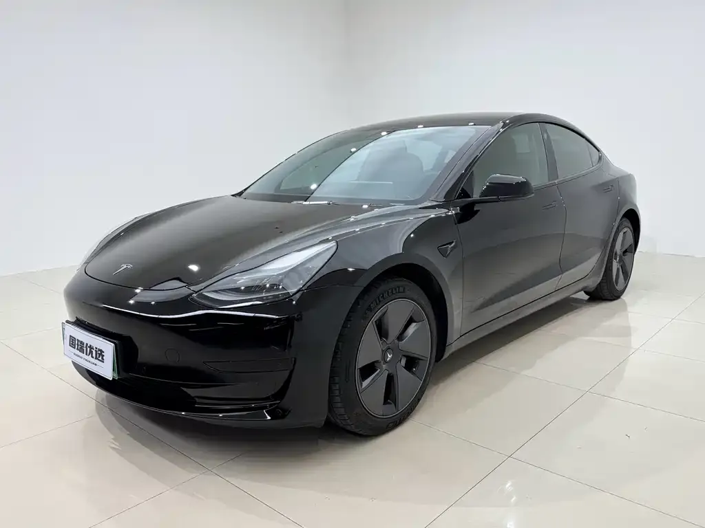 Tesla Model 3 — фото 1