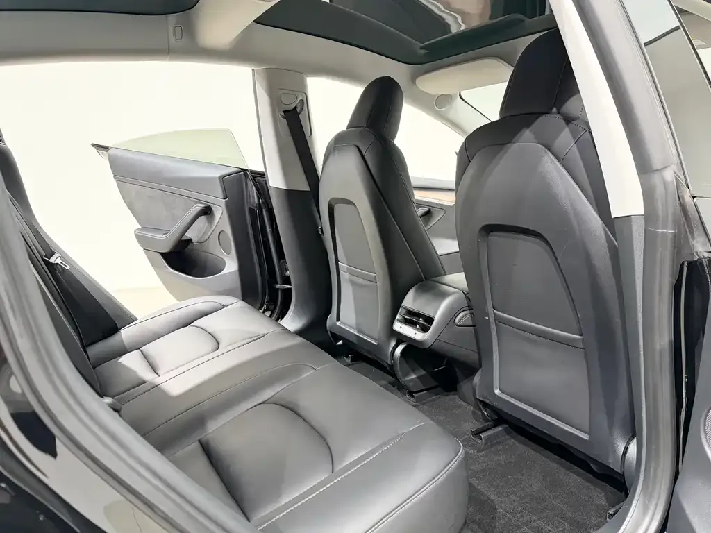Tesla Model 3 — фото 10