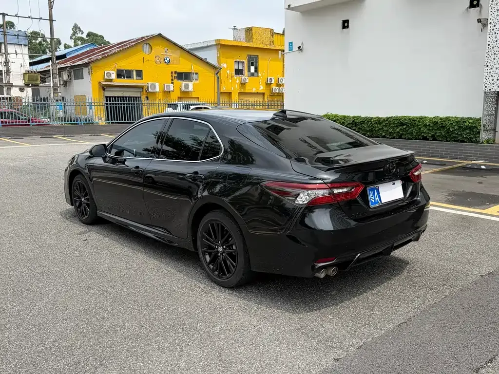 Toyota Camry — фото 5