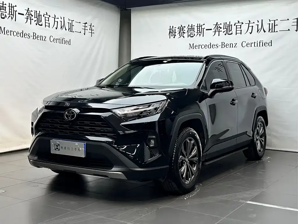 Toyota RAV4 — фото 1