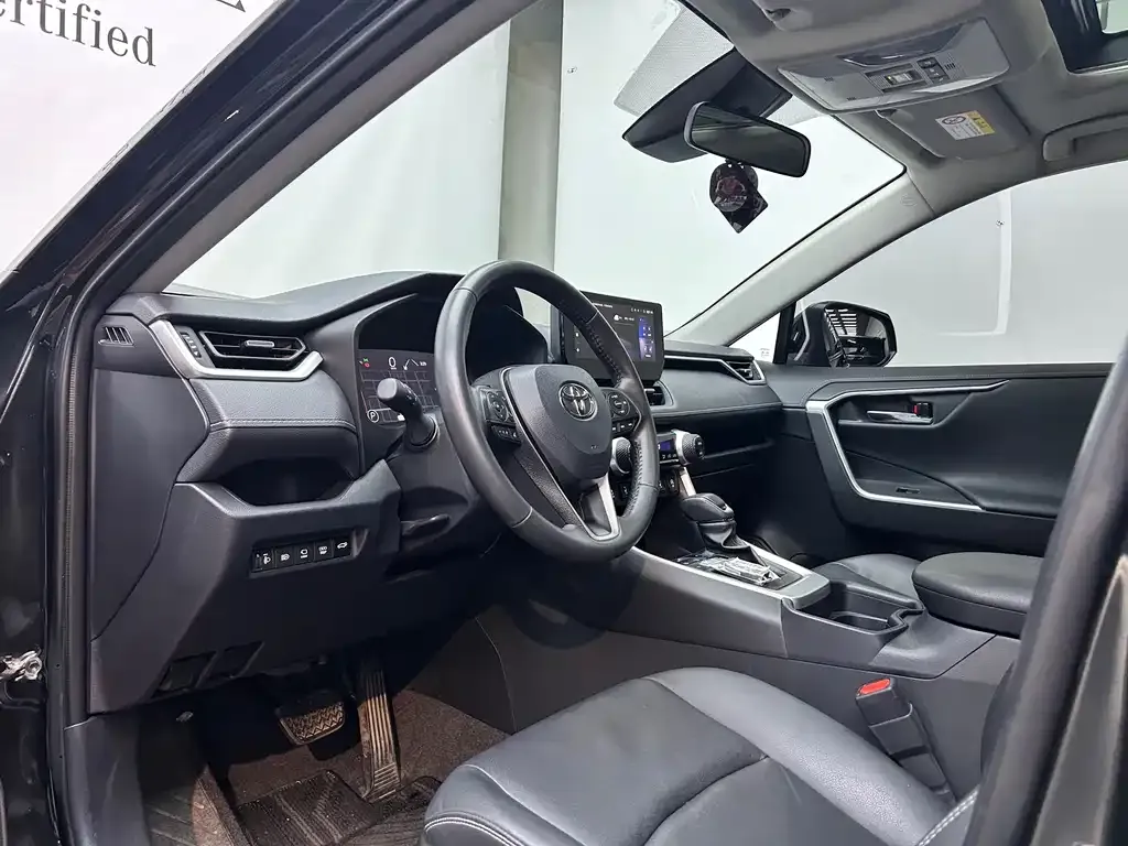 Toyota RAV4 — фото 3