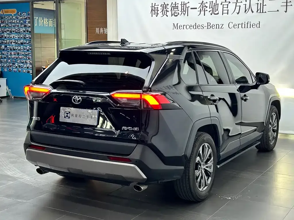 Toyota RAV4 — фото 7