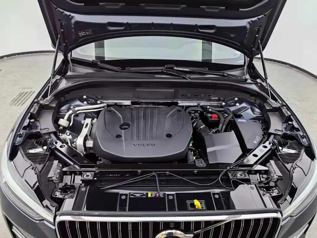 Volvo XC60 — фото 9