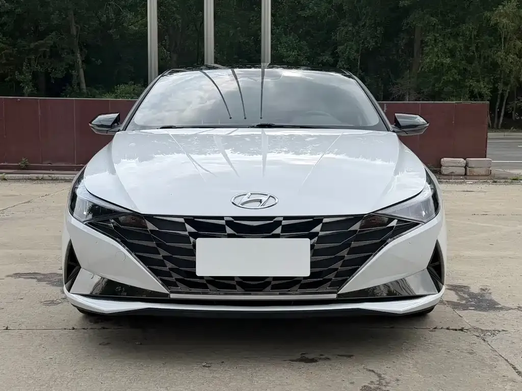 Hyundai Elantra — фото 2