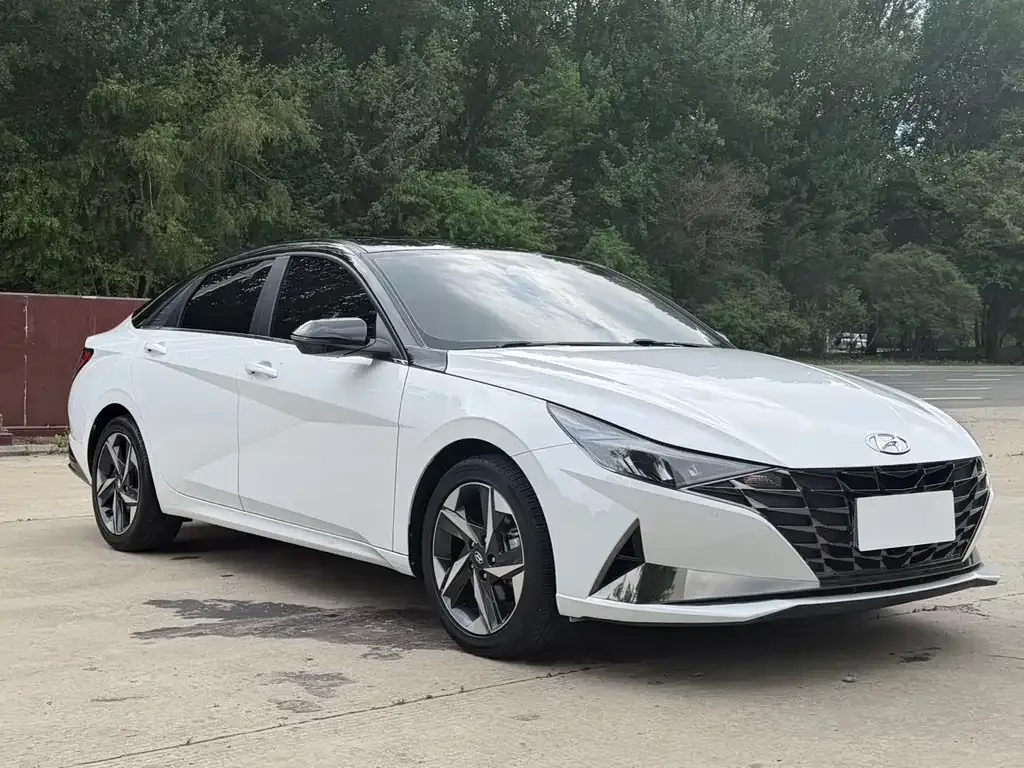 Hyundai Elantra — фото 5