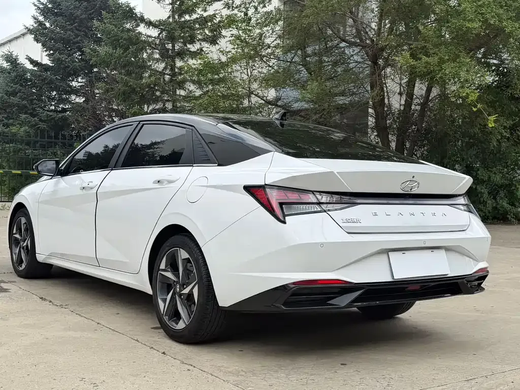 Hyundai Elantra — фото 6
