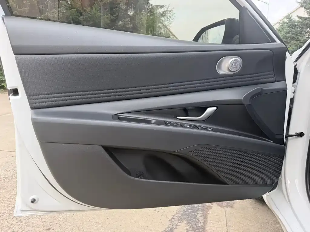 Hyundai Elantra — фото 4