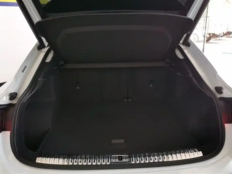Audi Q3 2023 из CN, фото 2
