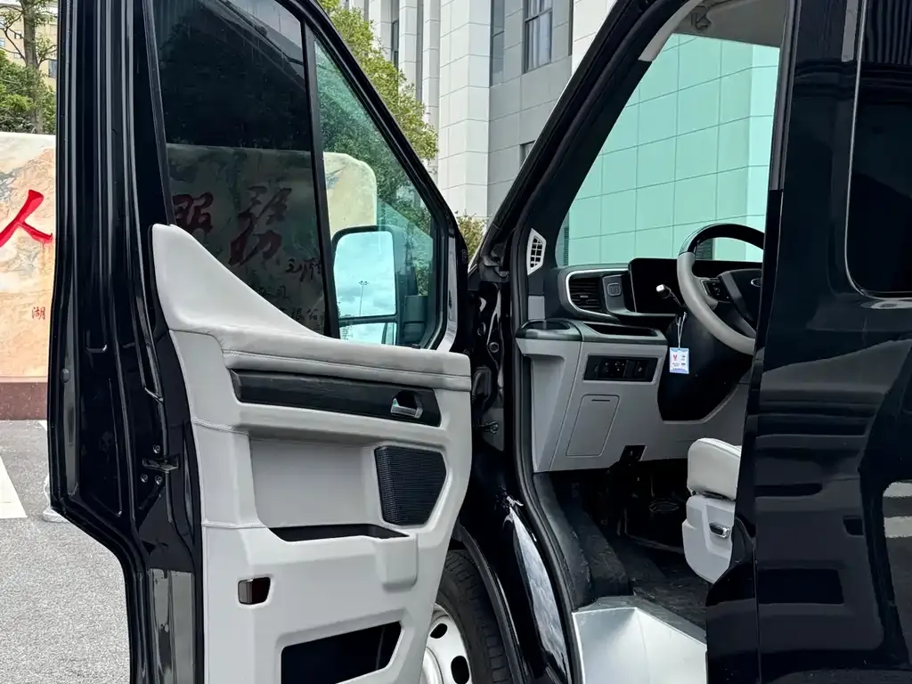 Ford Transit T8 2024 из CN, фото 4