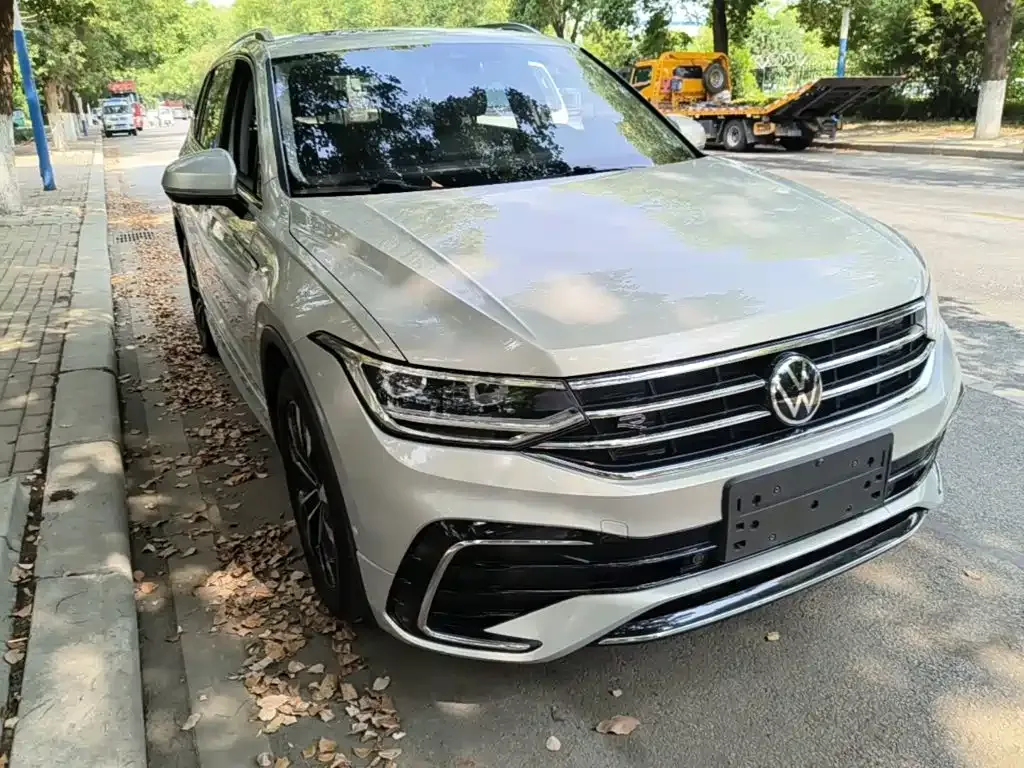 Volkswagen Tiguan L — фото 4