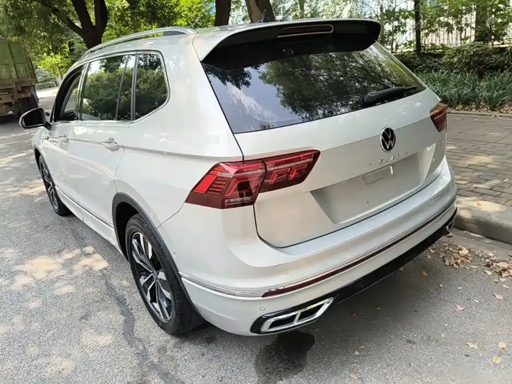 Volkswagen Tiguan L — фото 7