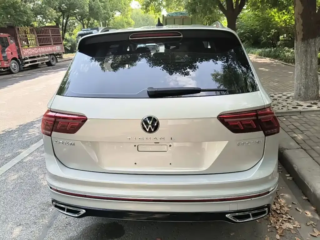 Volkswagen Tiguan L — фото 9