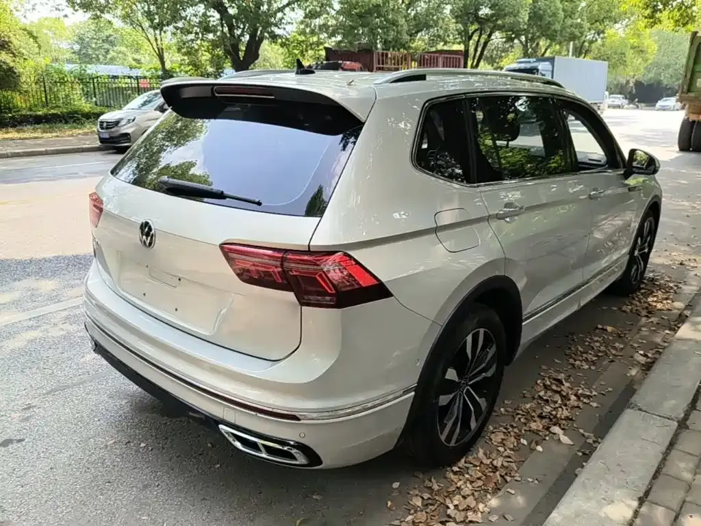 Volkswagen Tiguan L — фото 3