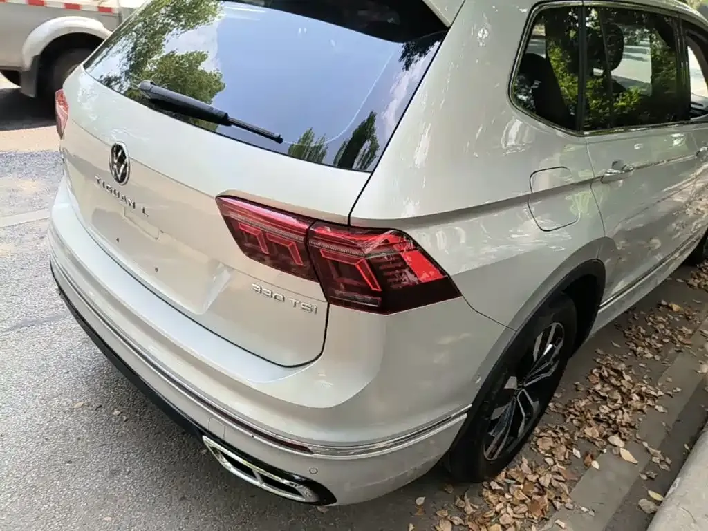 Volkswagen Tiguan L — фото 2