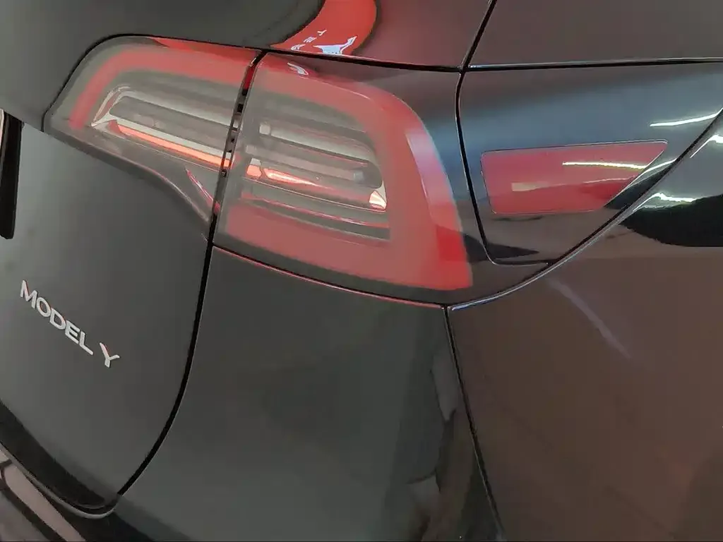 Tesla Model Y — фото 5