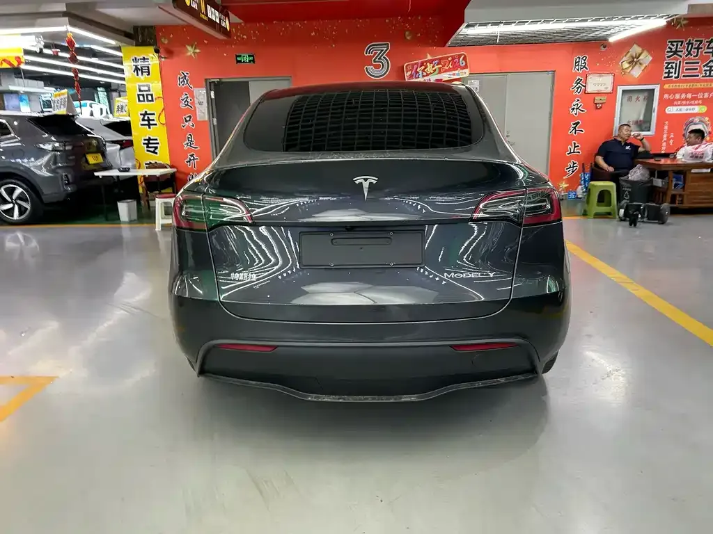 Tesla Model Y — фото 6