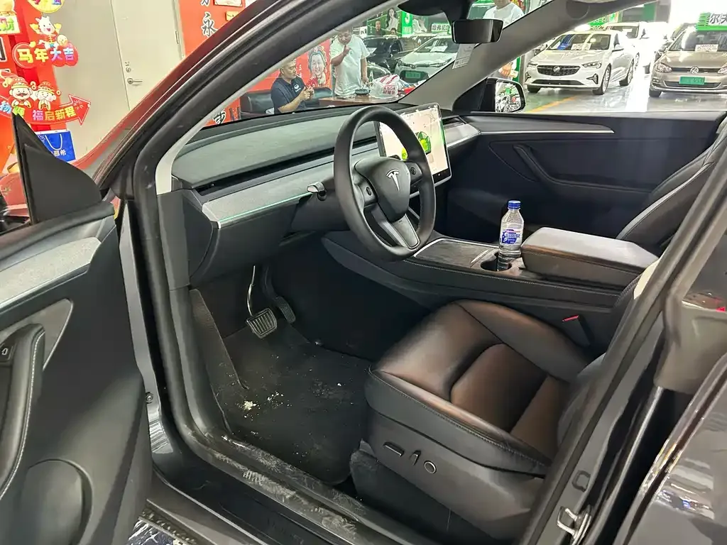 Tesla Model Y — фото 3