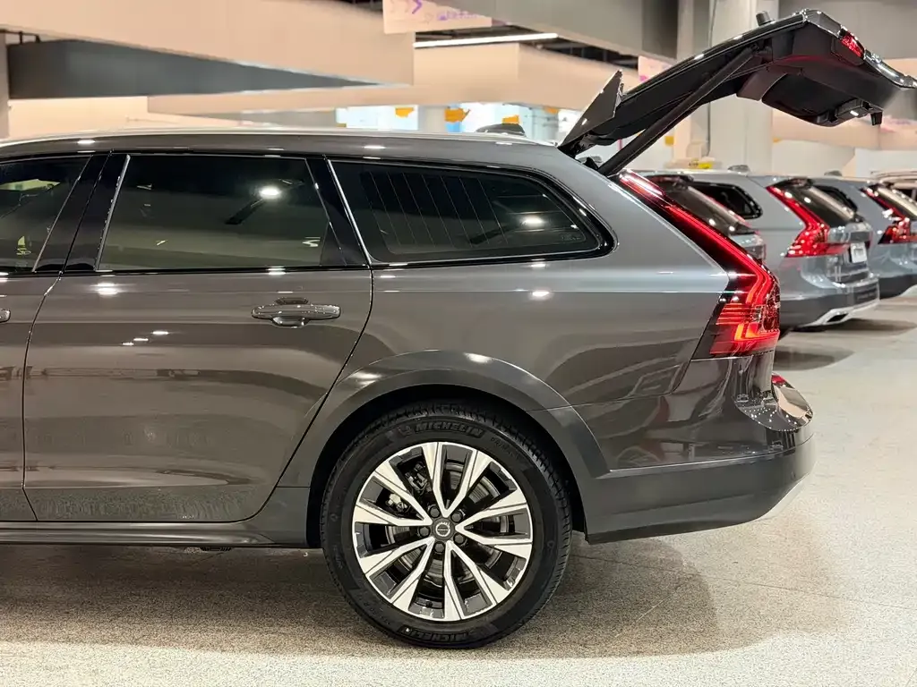 Volvo V90 2024 из CN, фото 7