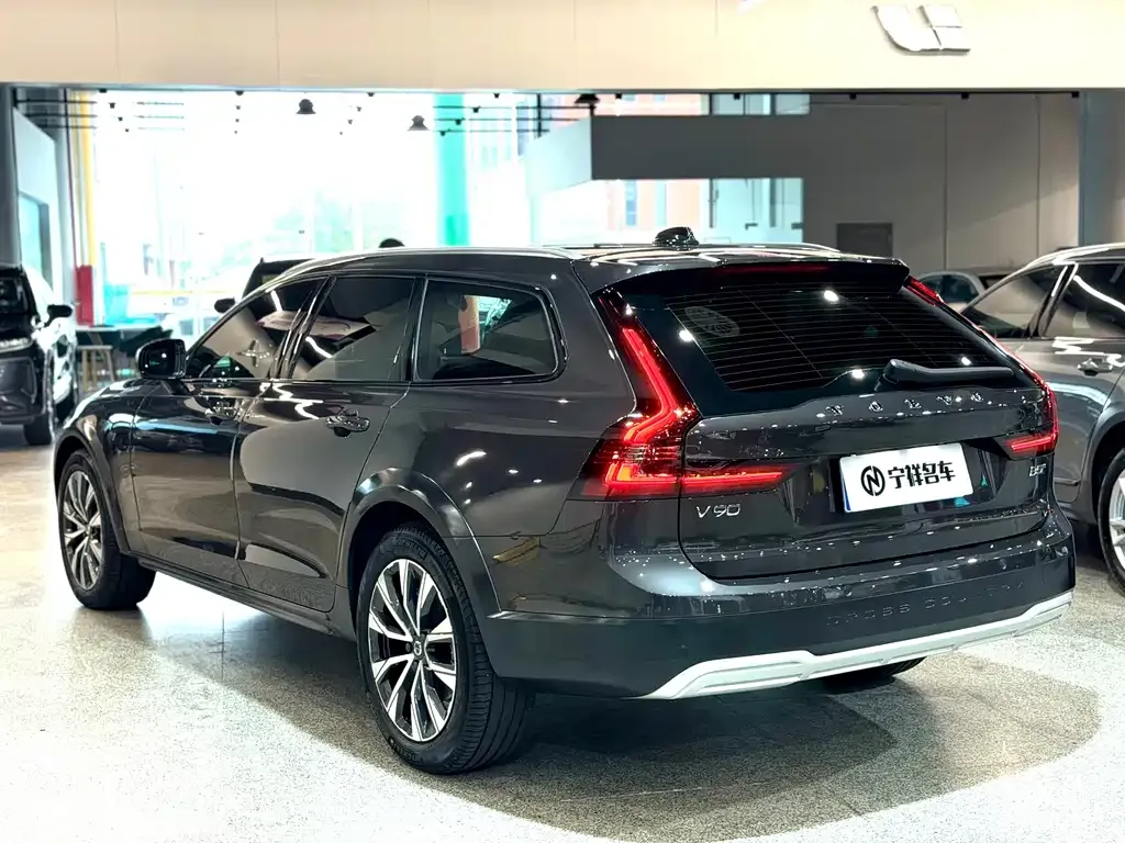 Volvo V90 2024 из CN, фото 2