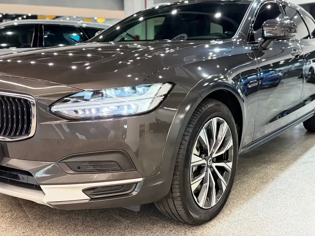 Volvo V90 2024 из CN, фото 3