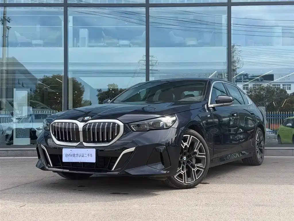 BMW 5 Series — фото 1
