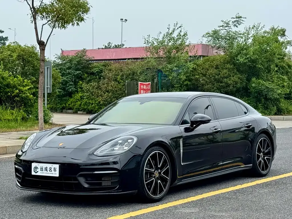 Porsche Panamera — фото 1