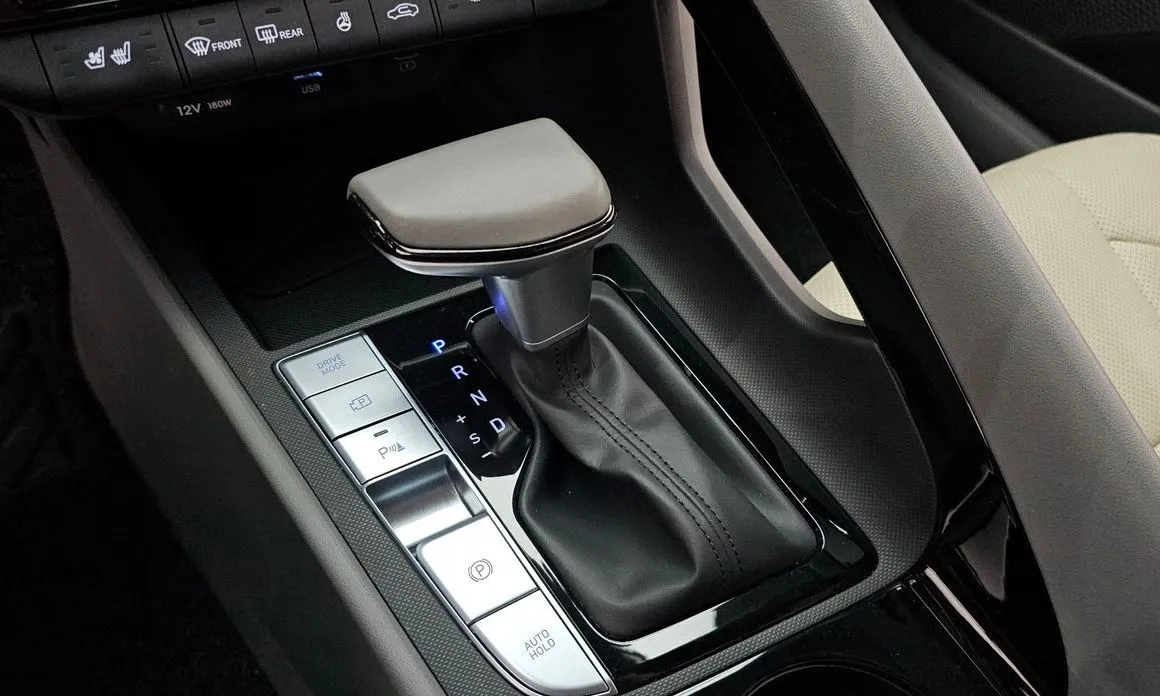 Hyundai AVANTE — фото 2