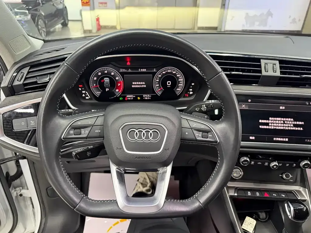 Audi Q3 — фото 10