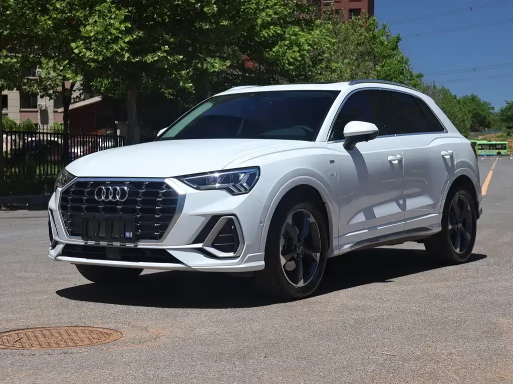 Audi Q3 — фото 1