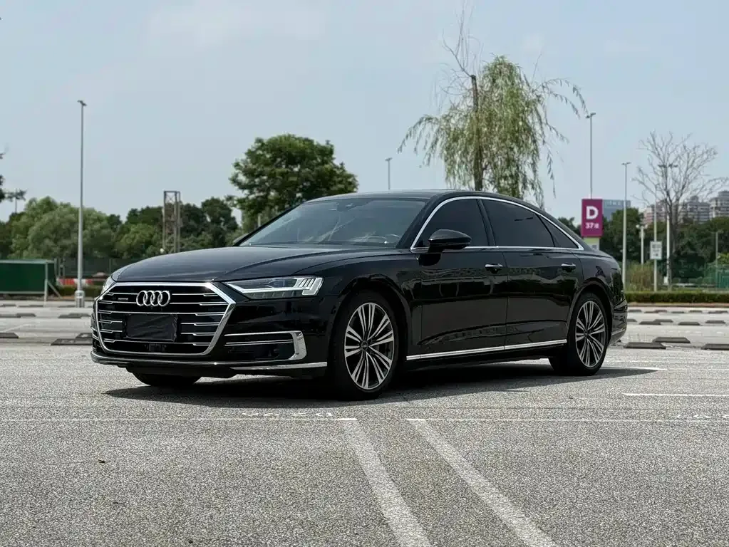Audi A8 — фото 6