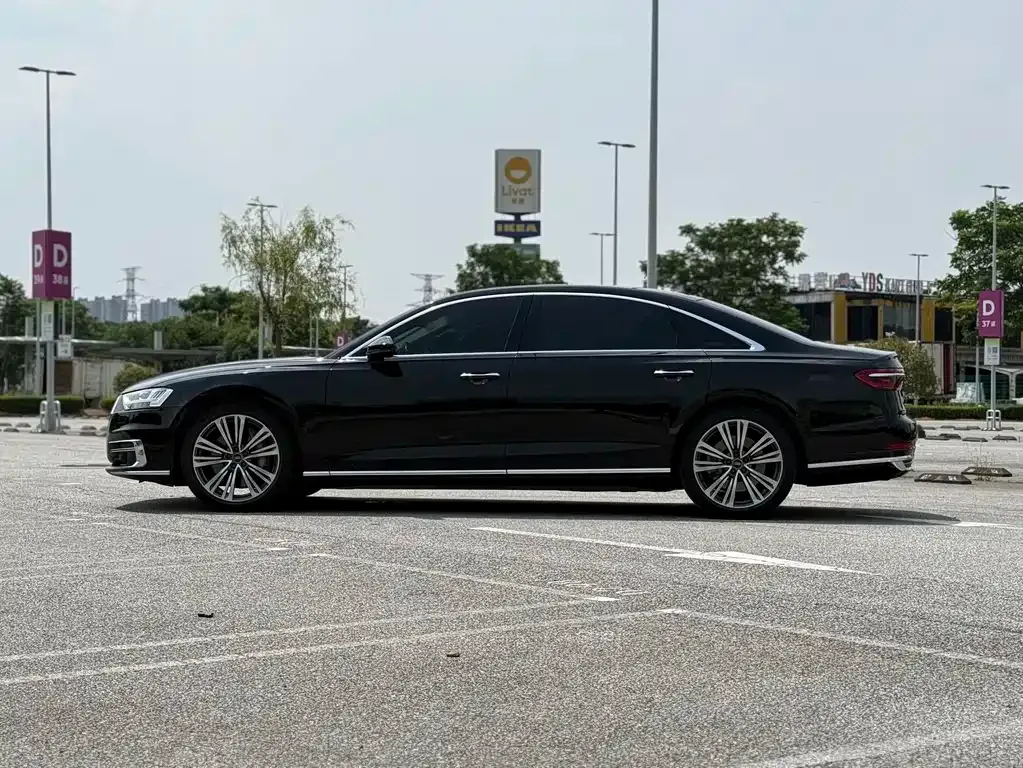 Audi A8 — фото 7