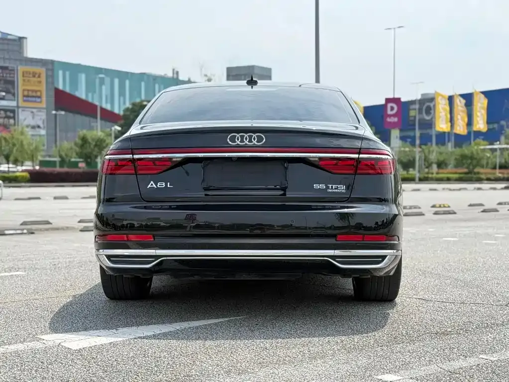 Audi A8 — фото 5