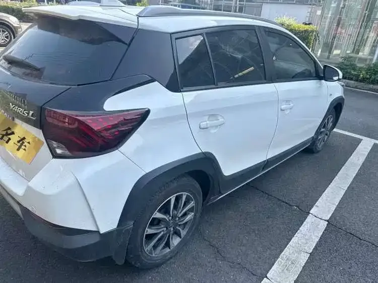 Toyota Yaris L — фото 7