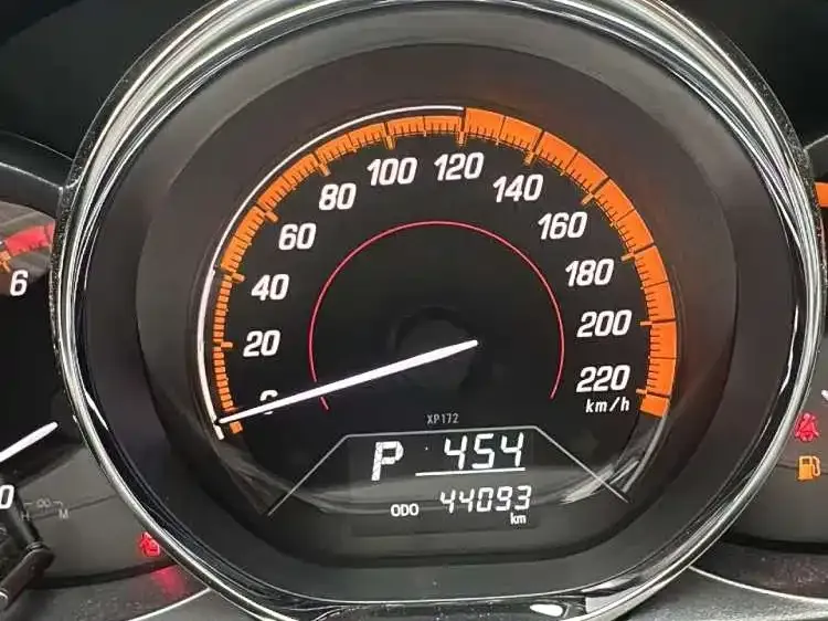 Toyota Yaris L — фото 2