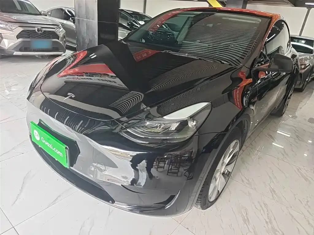 Tesla Model Y — фото 1