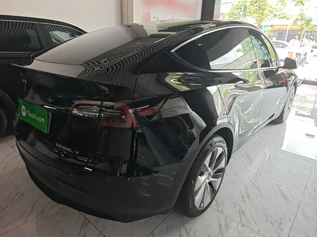 Tesla Model Y — фото 9
