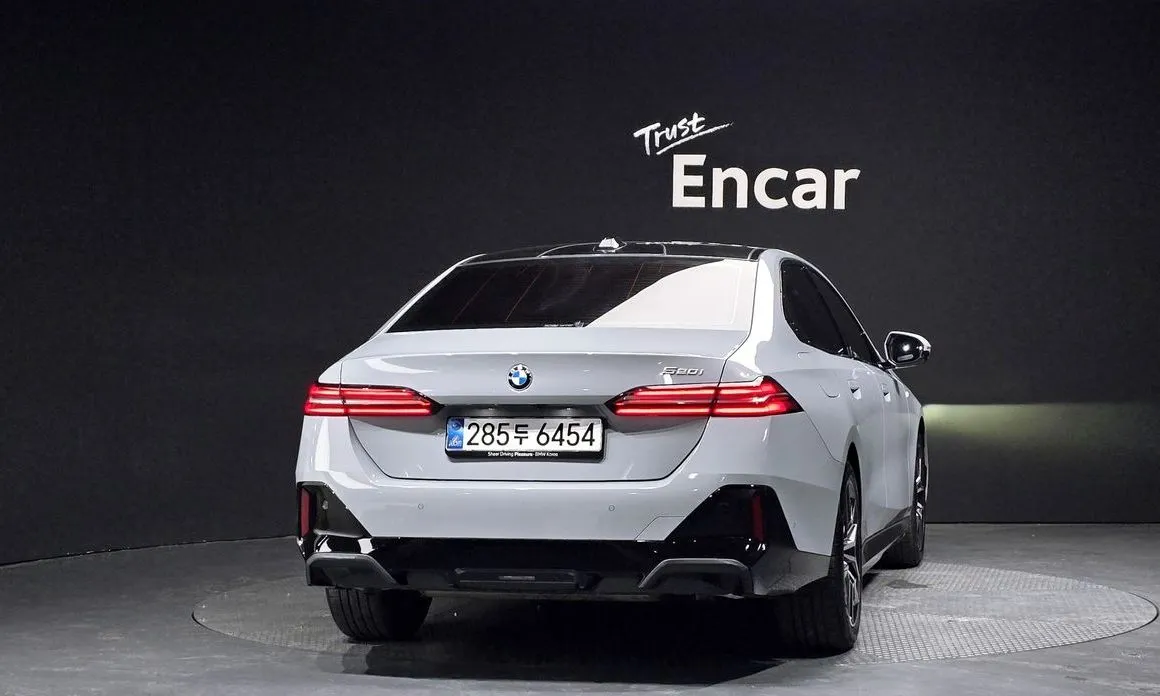 BMW 5-Series 2025 из KR, фото 4