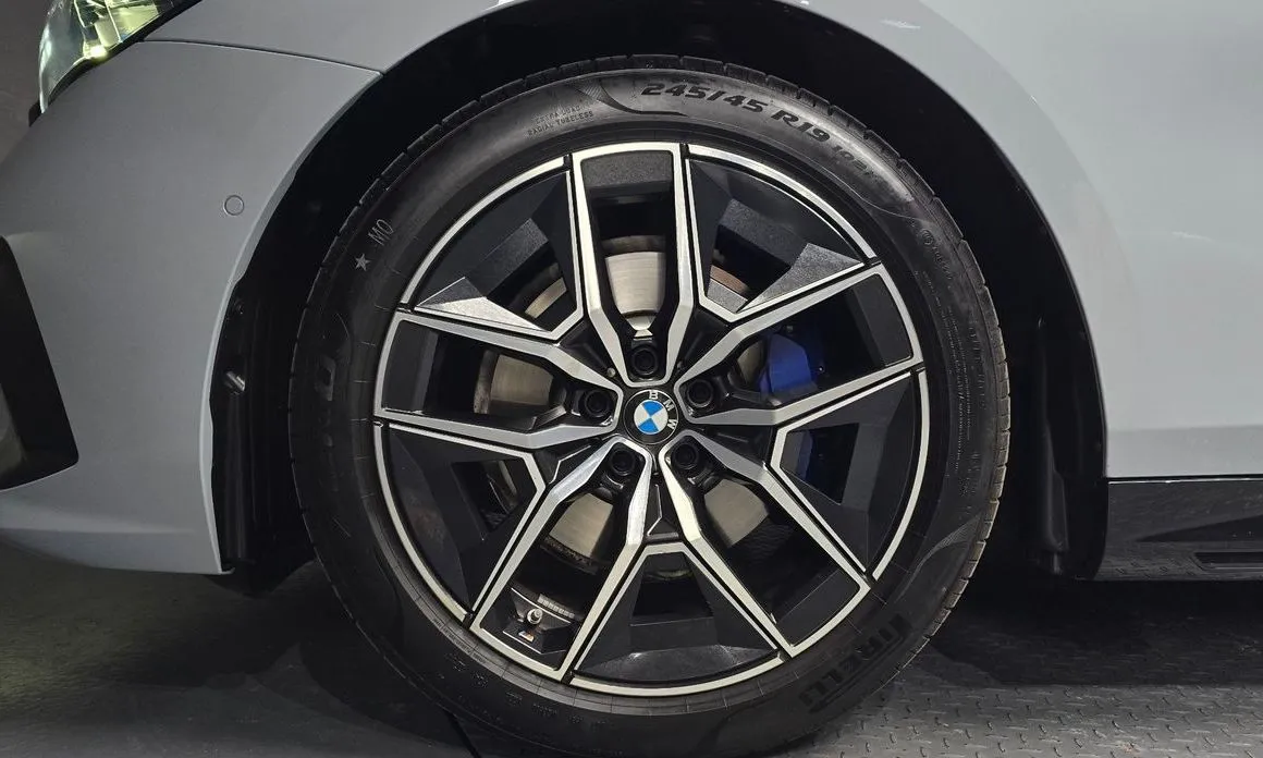 BMW 5-Series 2025 из KR, фото 5