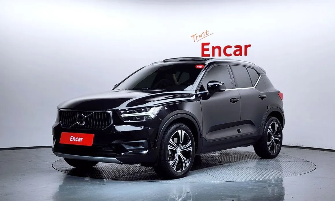 Volvo XC40 — фото 1