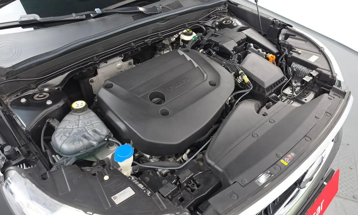 Volvo XC40 — фото 10